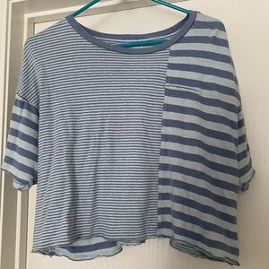 American Eagle cropped patterned t shirt. Unfinished hem look size small
